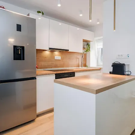 Vitturi Heritage شقة Kaštela